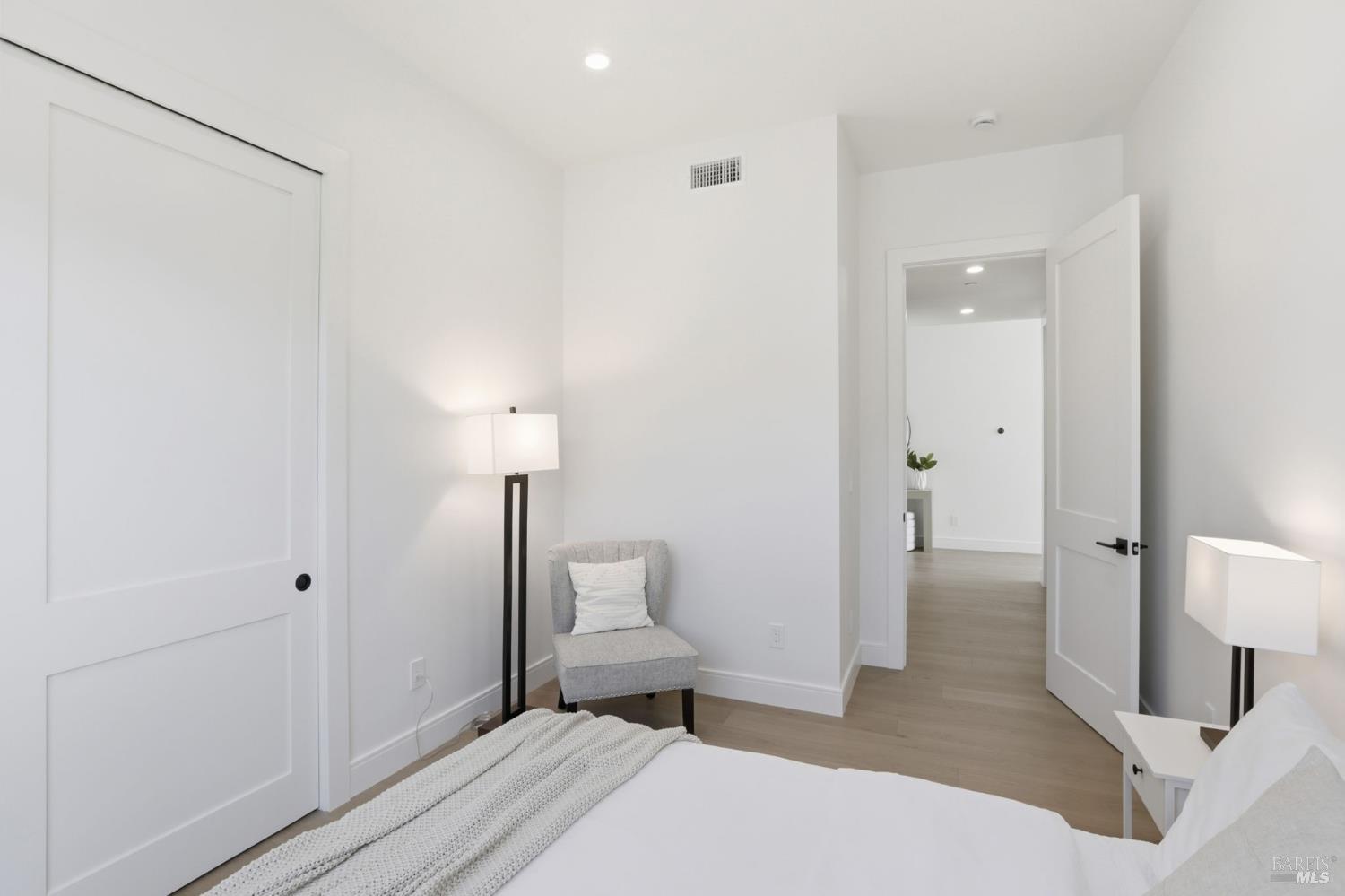 Detail Gallery Image 43 of 74 For 39 Strawberry Cir, Mill Valley,  CA 94941 - 4 Beds | 4 Baths