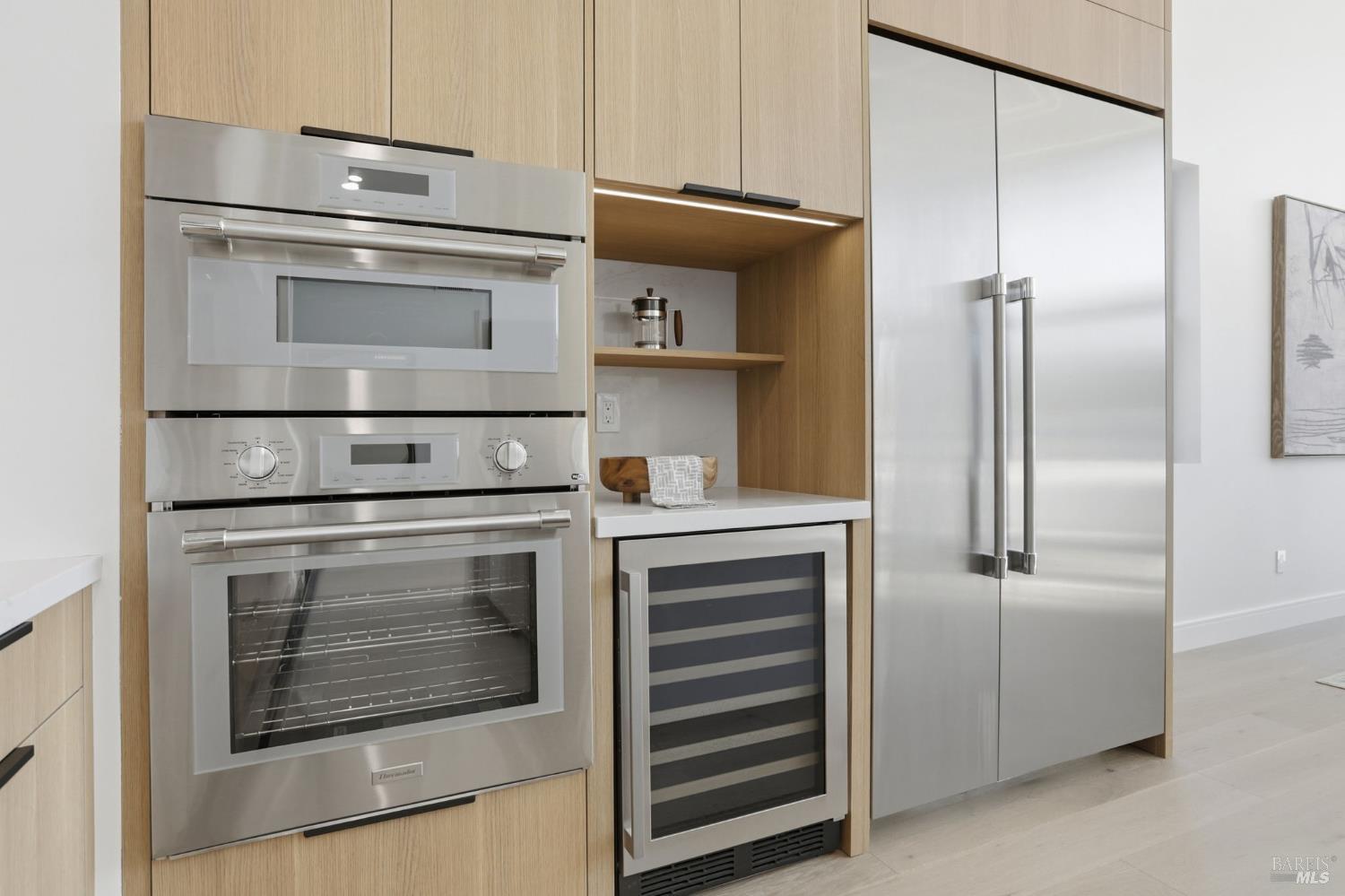 Detail Gallery Image 13 of 74 For 39 Strawberry Cir, Mill Valley,  CA 94941 - 4 Beds | 4 Baths