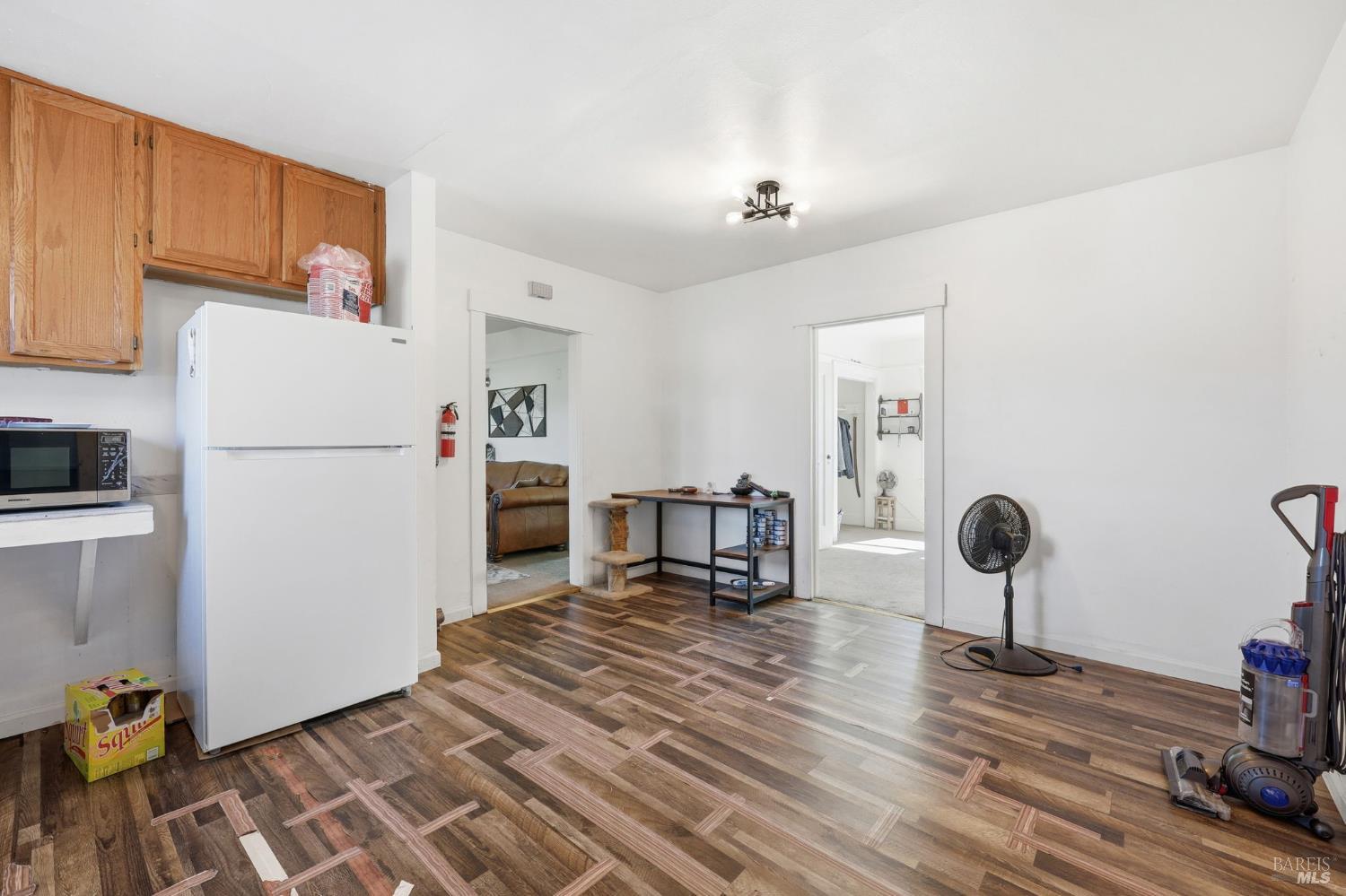 Detail Gallery Image 10 of 51 For 2735 Petaluma Hill Rd, Santa Rosa,  CA 95404 - 3 Beds | 1 Baths