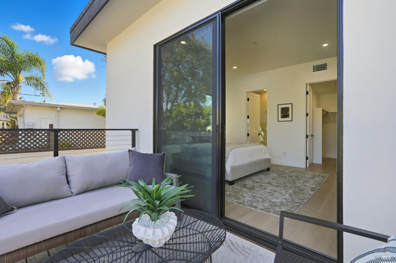 Detail Gallery Image 30 of 74 For 39 Strawberry Cir, Mill Valley,  CA 94941 - 4 Beds | 4 Baths