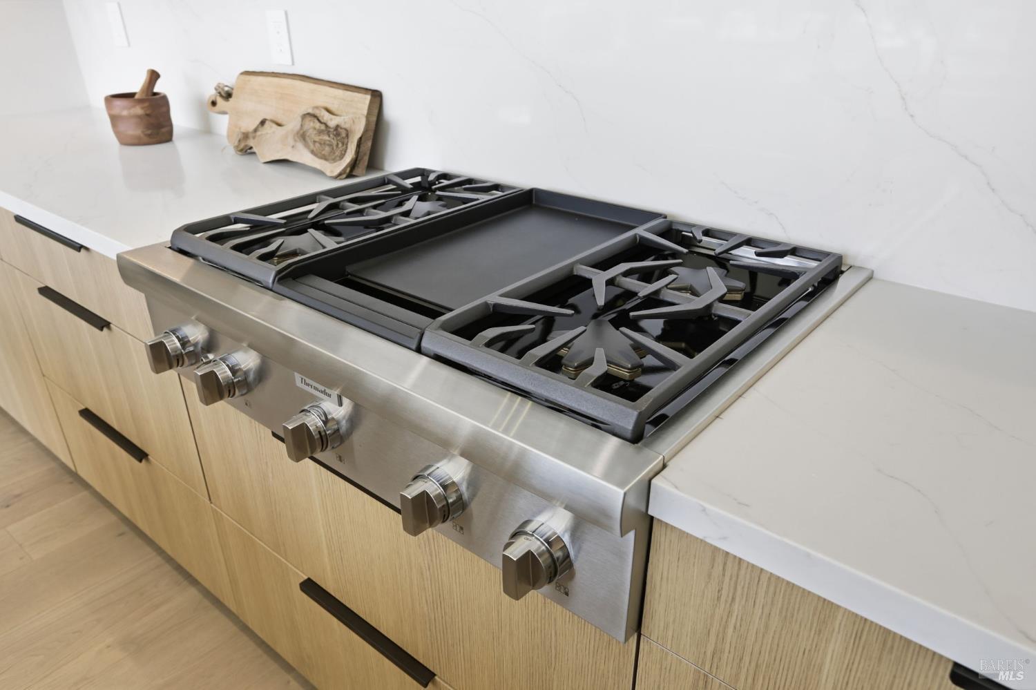 Detail Gallery Image 14 of 74 For 39 Strawberry Cir, Mill Valley,  CA 94941 - 4 Beds | 4 Baths