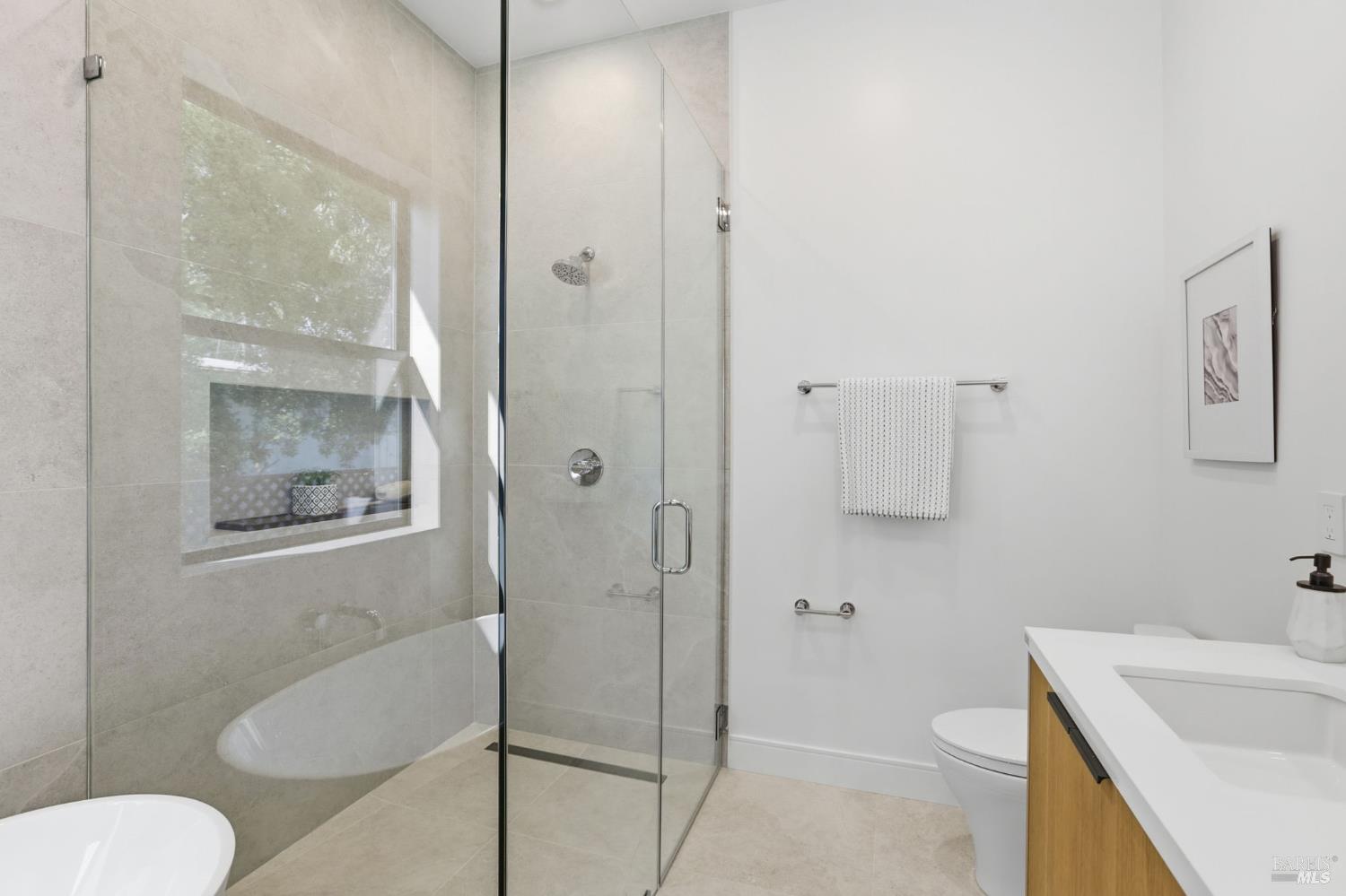 Detail Gallery Image 33 of 74 For 39 Strawberry Cir, Mill Valley,  CA 94941 - 4 Beds | 4 Baths