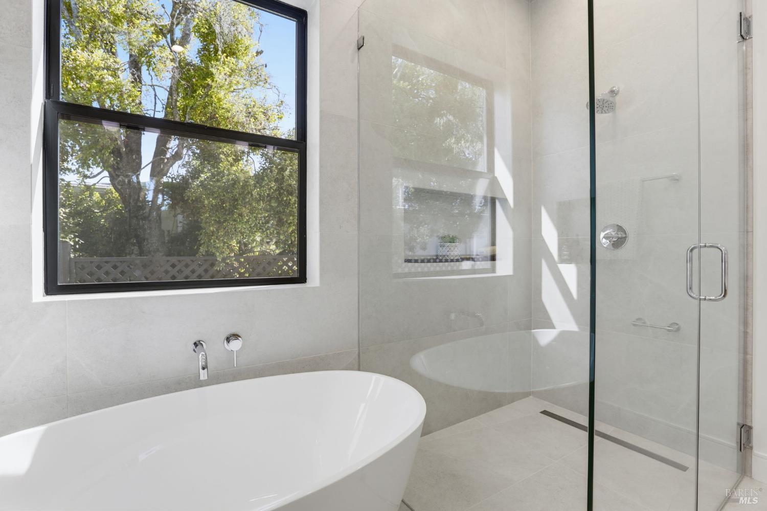 Detail Gallery Image 36 of 74 For 39 Strawberry Cir, Mill Valley,  CA 94941 - 4 Beds | 4 Baths