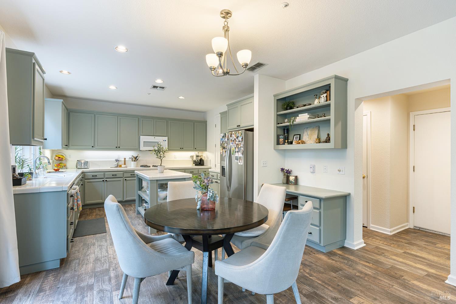 Detail Gallery Image 15 of 37 For 67 Summerbrooke Cir, Napa,  CA 94558 - 4 Beds | 2/1 Baths