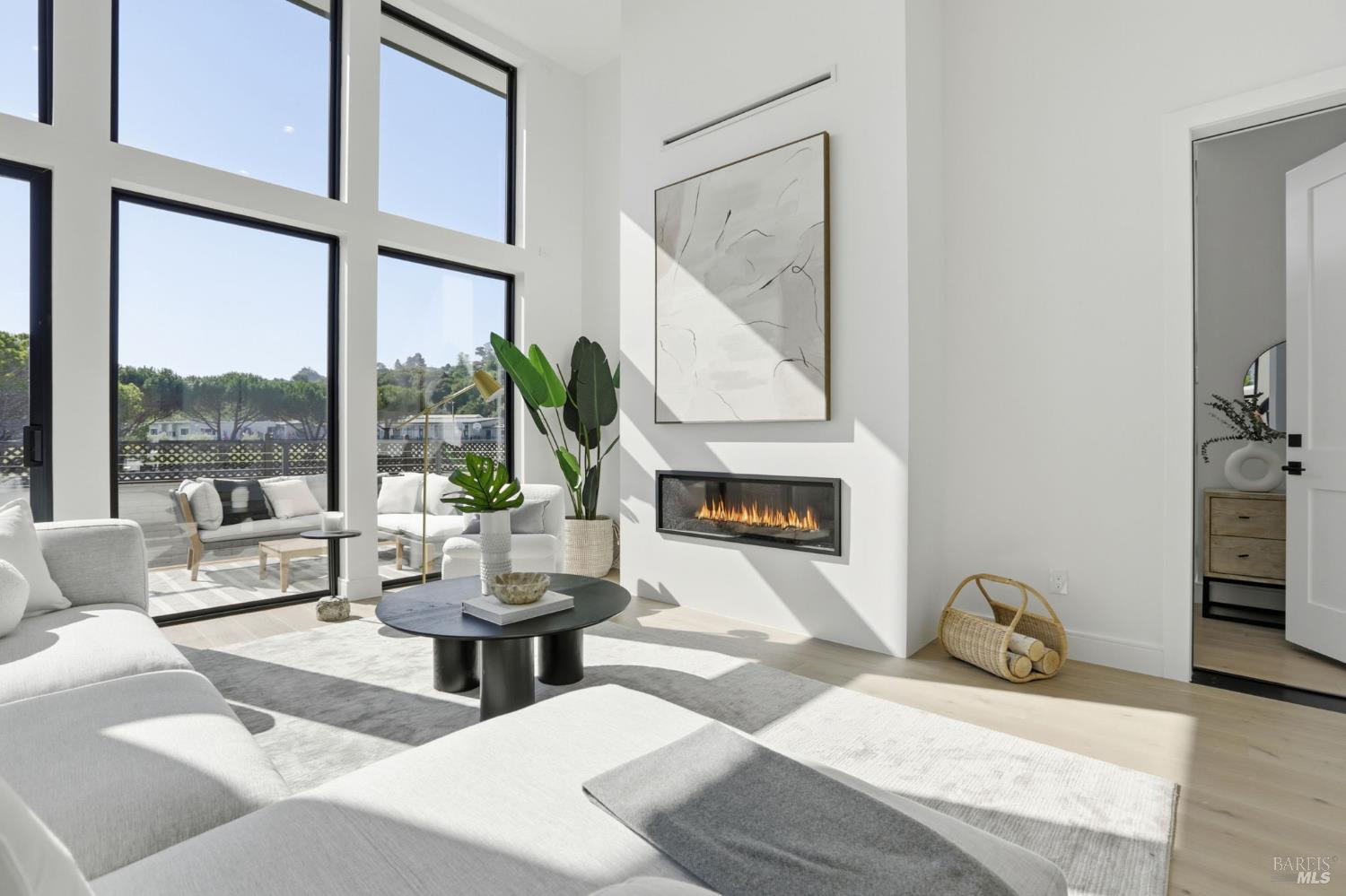 Detail Gallery Image 23 of 74 For 39 Strawberry Cir, Mill Valley,  CA 94941 - 4 Beds | 4 Baths