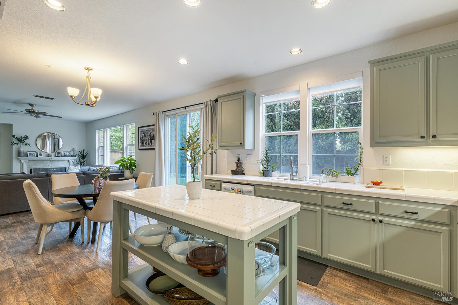 Detail Gallery Image 12 of 37 For 67 Summerbrooke Cir, Napa,  CA 94558 - 4 Beds | 2/1 Baths