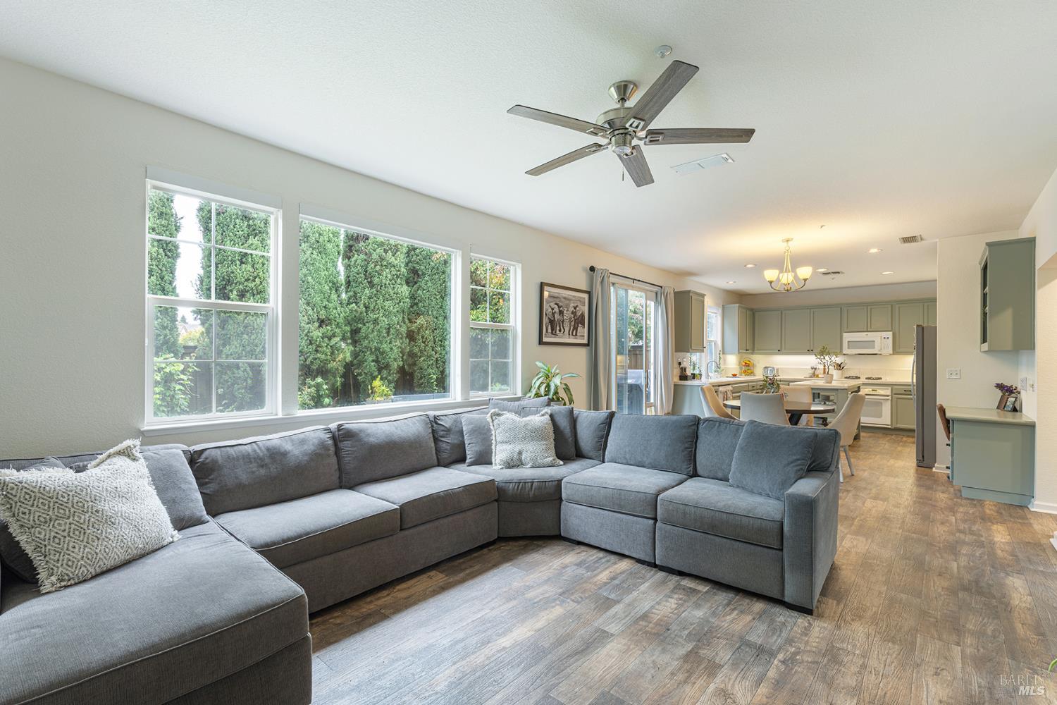 Detail Gallery Image 8 of 37 For 67 Summerbrooke Cir, Napa,  CA 94558 - 4 Beds | 2/1 Baths