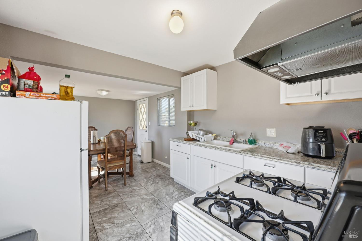 Detail Gallery Image 15 of 51 For 2735 Petaluma Hill Rd, Santa Rosa,  CA 95404 - 3 Beds | 1 Baths