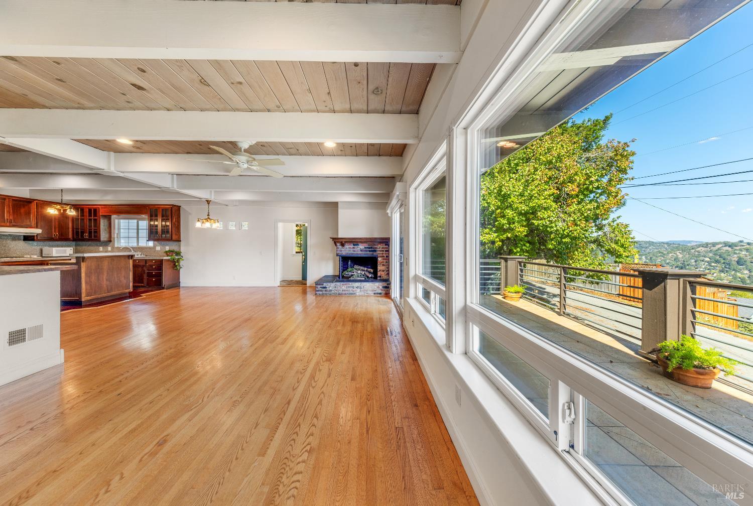 Detail Gallery Image 10 of 47 For 1103 Western Ave, Mill Valley,  CA 94941 - 4 Beds | 3 Baths