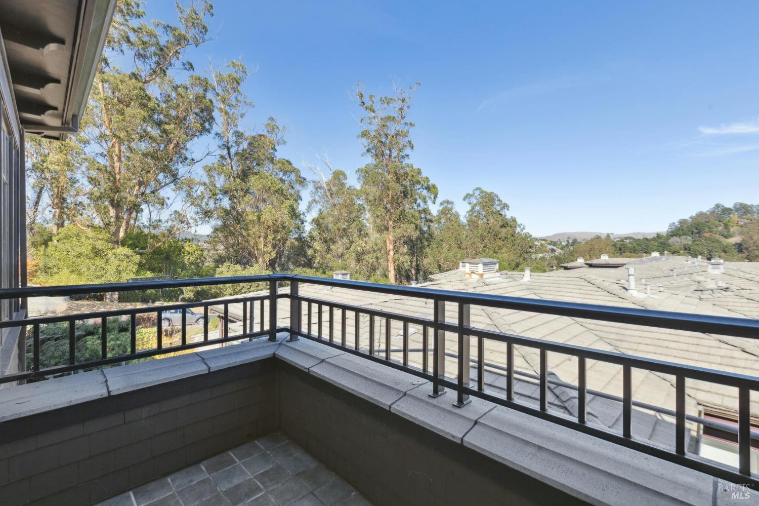 Detail Gallery Image 49 of 68 For 30 De Silva Island Dr, Mill Valley,  CA 94941 - 3 Beds | 2/1 Baths