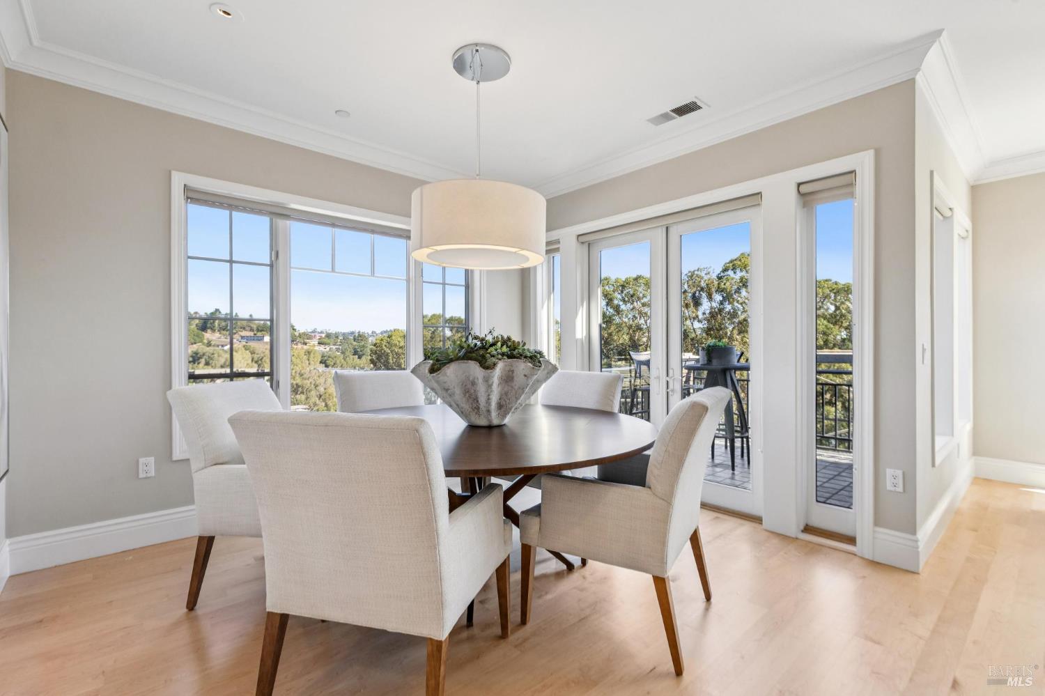 Detail Gallery Image 36 of 68 For 30 De Silva Island Dr, Mill Valley,  CA 94941 - 3 Beds | 2/1 Baths