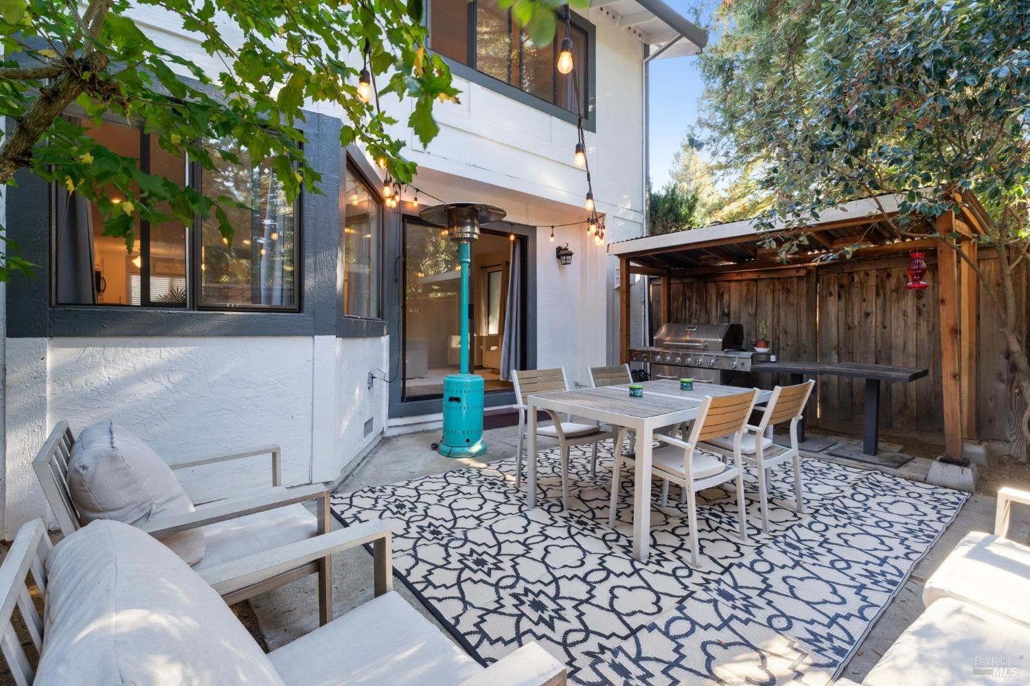 Detail Gallery Image 23 of 28 For 1302 Marylyn Cir, Petaluma,  CA 94954 - 3 Beds | 2/1 Baths