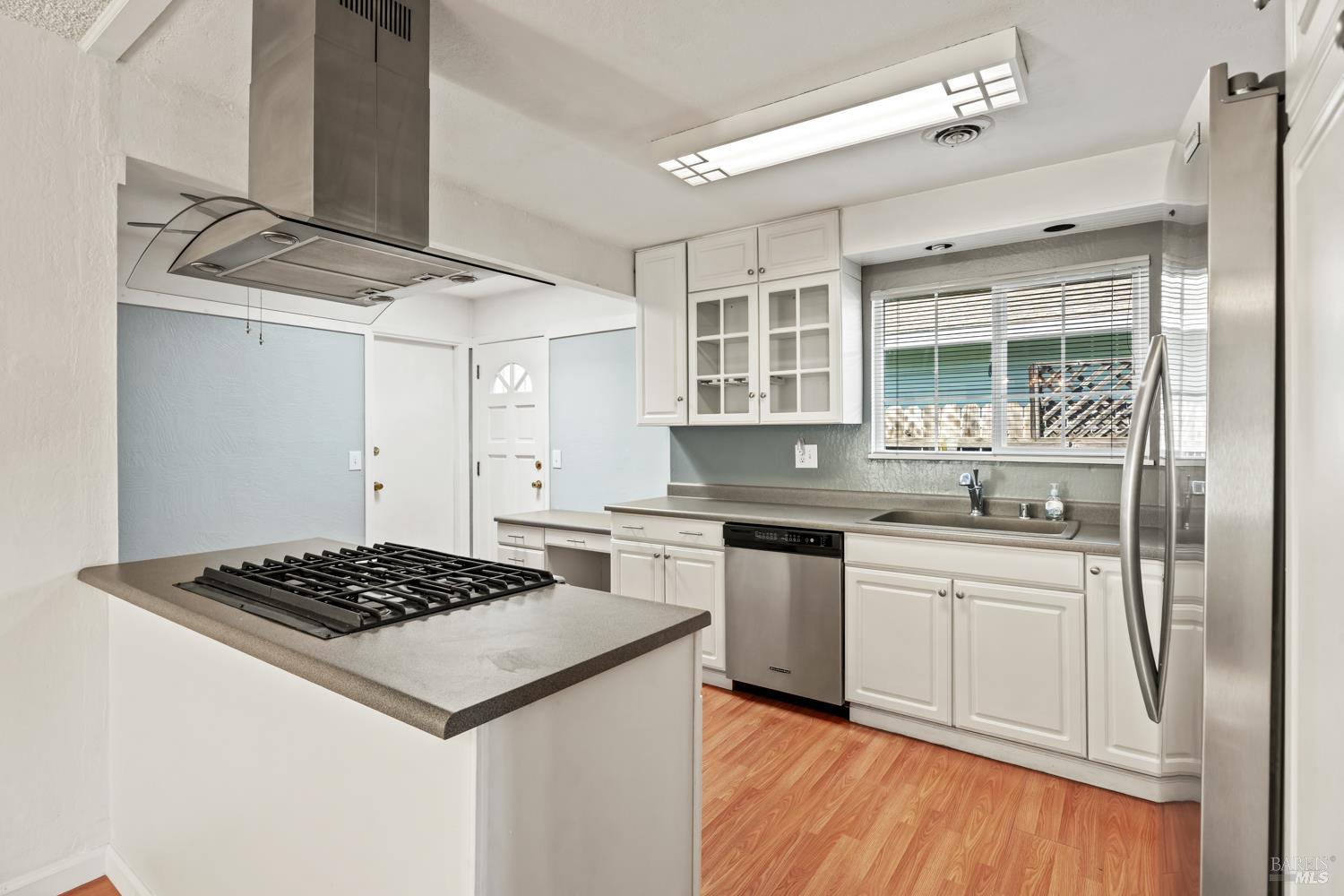 Detail Gallery Image 4 of 16 For 74 Fairview Ct, Ukiah,  CA 95482 - 3 Beds | 2 Baths