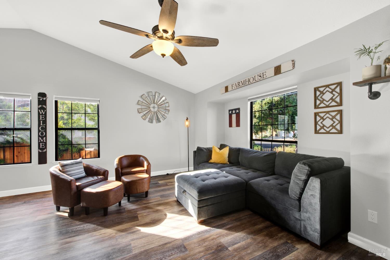 Detail Gallery Image 5 of 41 For 406 Stonecastle Way, Vacaville,  CA 95687 - 4 Beds | 2/1 Baths