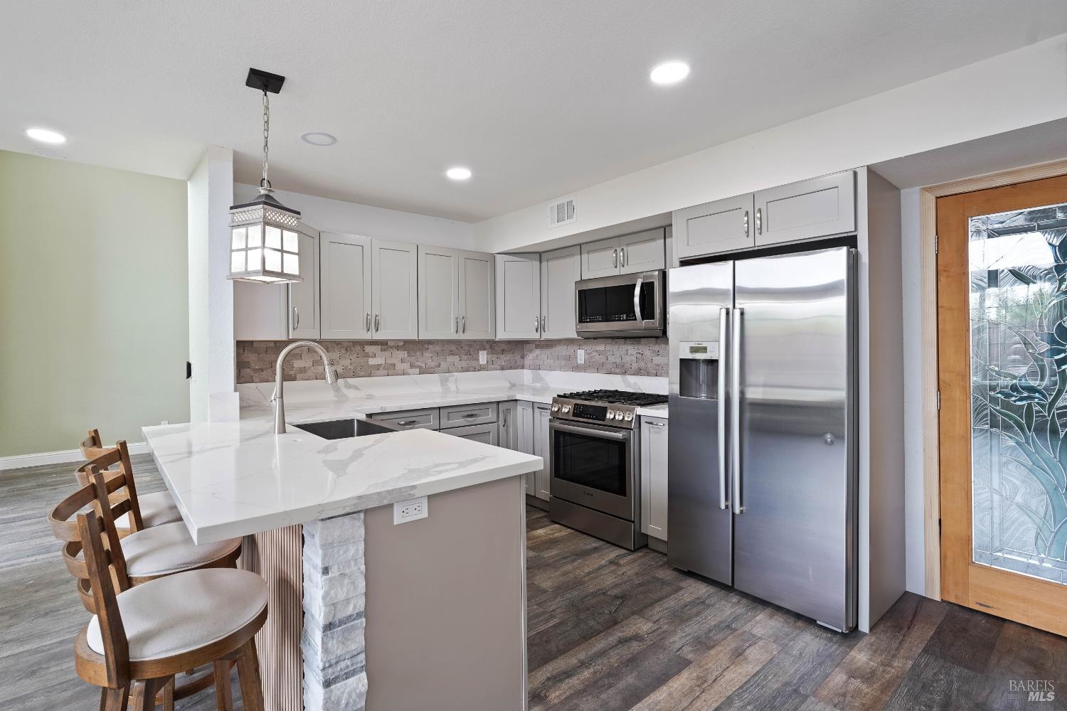 Detail Gallery Image 15 of 60 For 880 Knights Cir, Vallejo,  CA 94591 - 3 Beds | 2/1 Baths