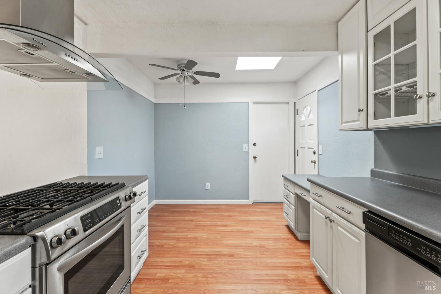 Detail Gallery Image 5 of 16 For 74 Fairview Ct, Ukiah,  CA 95482 - 3 Beds | 2 Baths