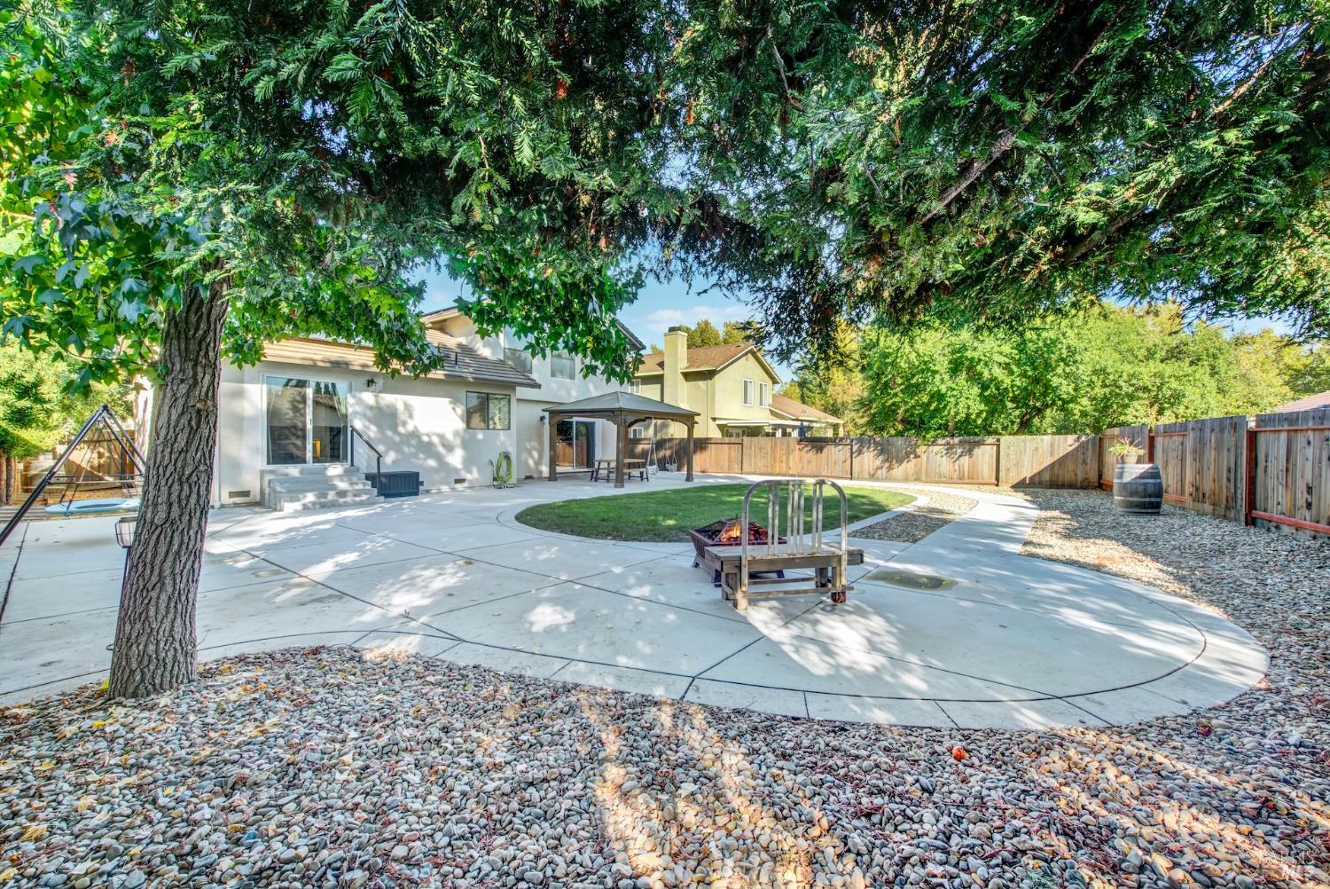 Detail Gallery Image 32 of 41 For 406 Stonecastle Way, Vacaville,  CA 95687 - 4 Beds | 2/1 Baths