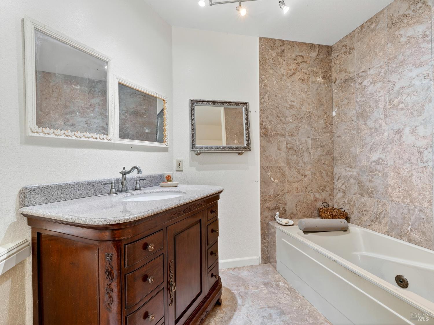 Detail Gallery Image 20 of 56 For 217 Geysers Rd, Cloverdale,  CA 95425 - 3 Beds | 4 Baths