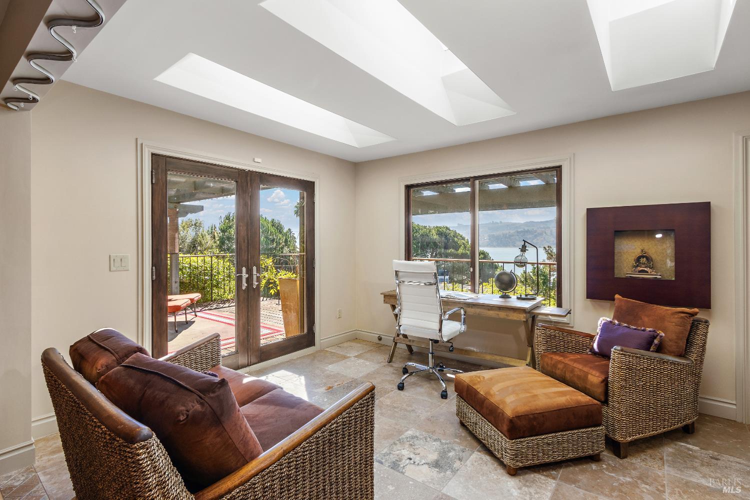 Detail Gallery Image 6 of 53 For 1372 Bonita Bahia Ct, Benicia,  CA 94510 - 3 Beds | 2/1 Baths