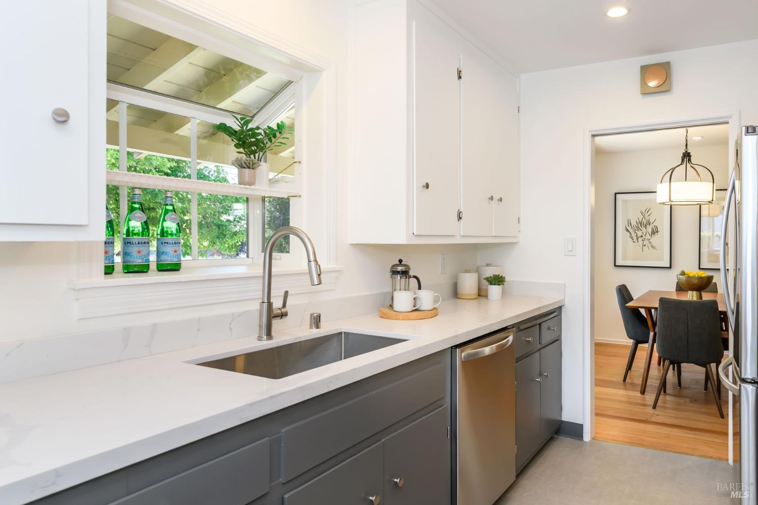 Detail Gallery Image 10 of 31 For 32 Knight Dr, San Rafael,  CA 94901 - 3 Beds | 2 Baths