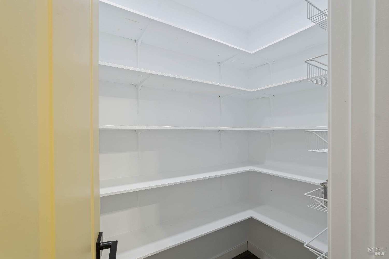 Detail Gallery Image 21 of 60 For 880 Knights Cir, Vallejo,  CA 94591 - 3 Beds | 2/1 Baths