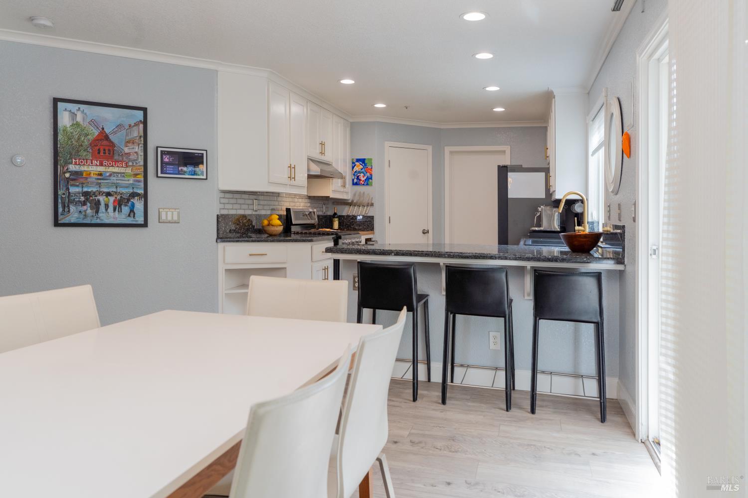 Detail Gallery Image 8 of 35 For 125 Trent Dr, Napa,  CA 94558 - 3 Beds | 2/1 Baths