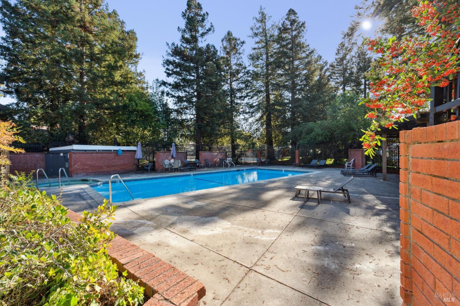 Detail Gallery Image 28 of 28 For 1302 Marylyn Cir, Petaluma,  CA 94954 - 3 Beds | 2/1 Baths