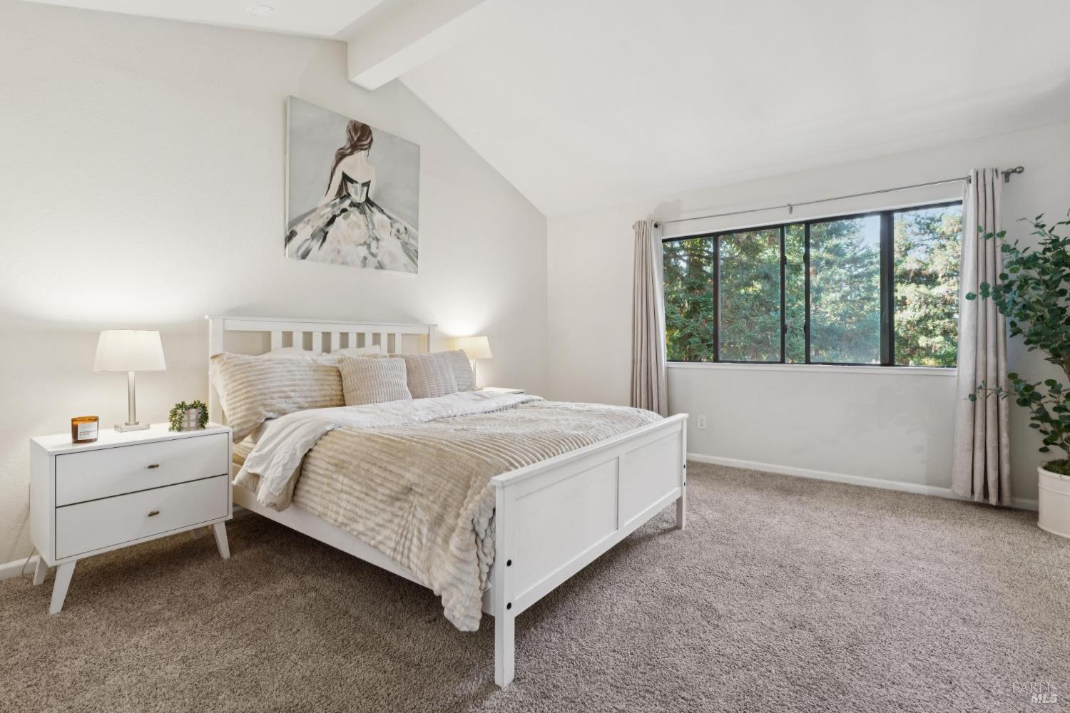 Detail Gallery Image 12 of 28 For 1302 Marylyn Cir, Petaluma,  CA 94954 - 3 Beds | 2/1 Baths