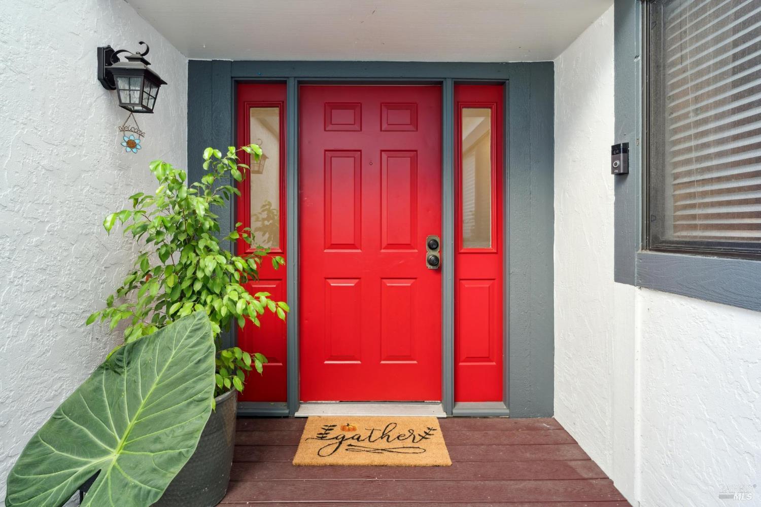 Detail Gallery Image 3 of 28 For 1302 Marylyn Cir, Petaluma,  CA 94954 - 3 Beds | 2/1 Baths