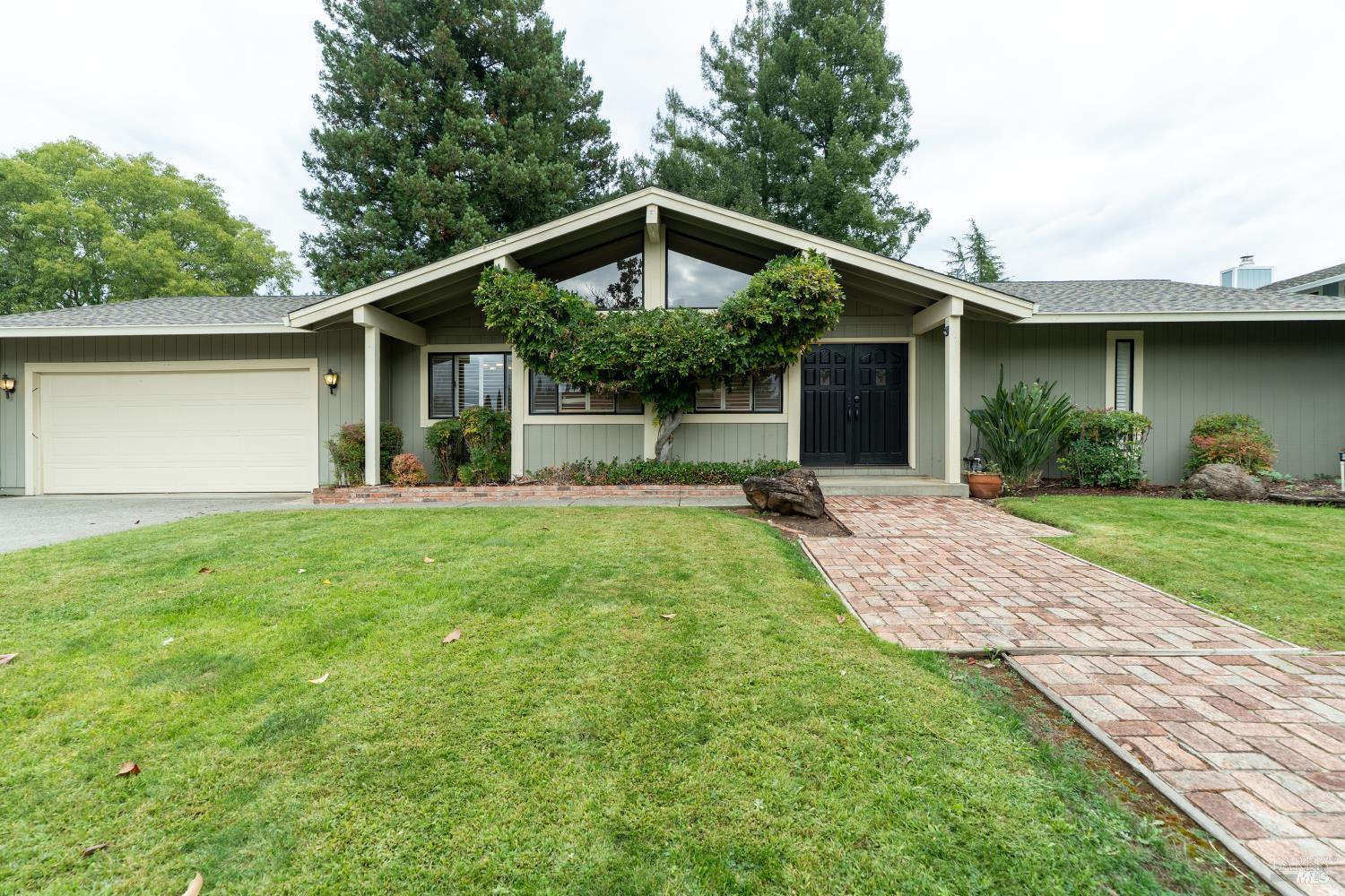 Detail Gallery Image 2 of 21 For 4044 Wisteria Way, Napa,  CA 94558 - 3 Beds | 2 Baths