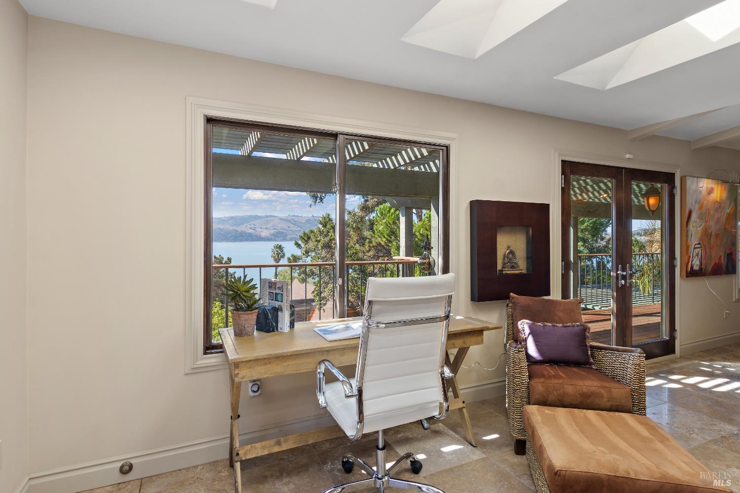 Detail Gallery Image 7 of 53 For 1372 Bonita Bahia Ct, Benicia,  CA 94510 - 3 Beds | 2/1 Baths