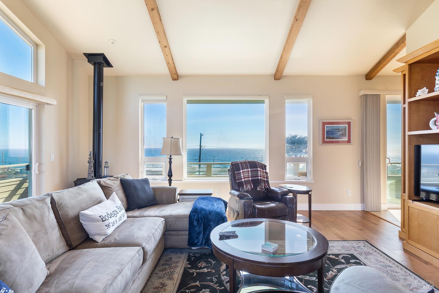 Detail Gallery Image 8 of 43 For 4811 Carmet Dr, Bodega Bay,  CA 94923 - 2 Beds | 2/1 Baths