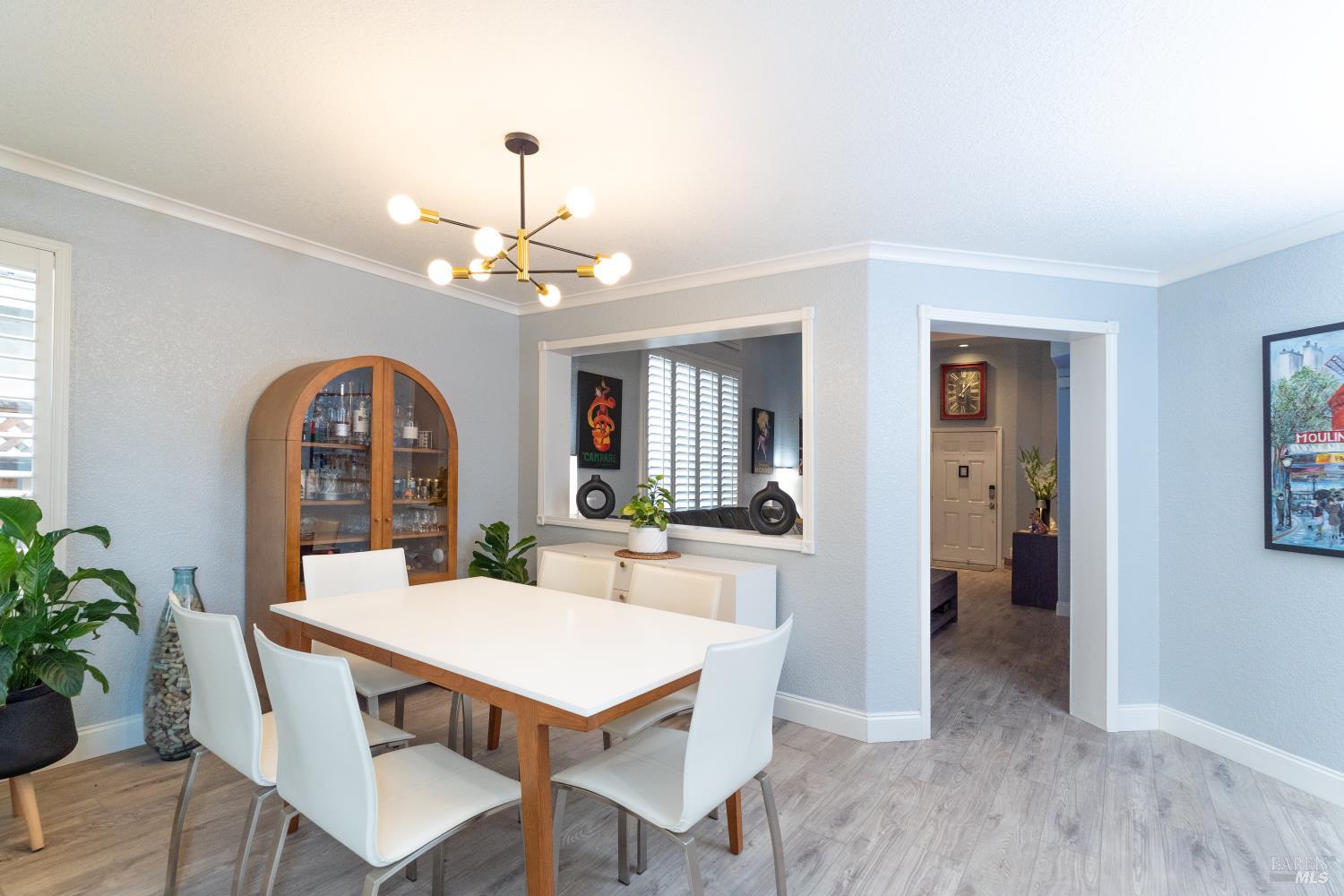 Detail Gallery Image 6 of 35 For 125 Trent Dr, Napa,  CA 94558 - 3 Beds | 2/1 Baths