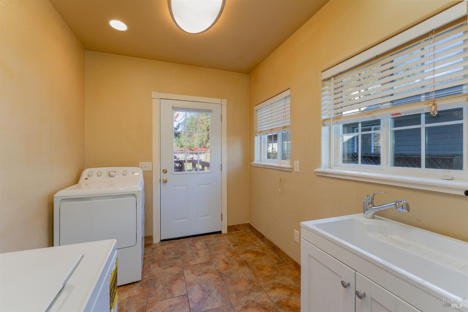 Detail Gallery Image 16 of 41 For 372 Coast St, Willits,  CA 95490 - 4 Beds | 2 Baths
