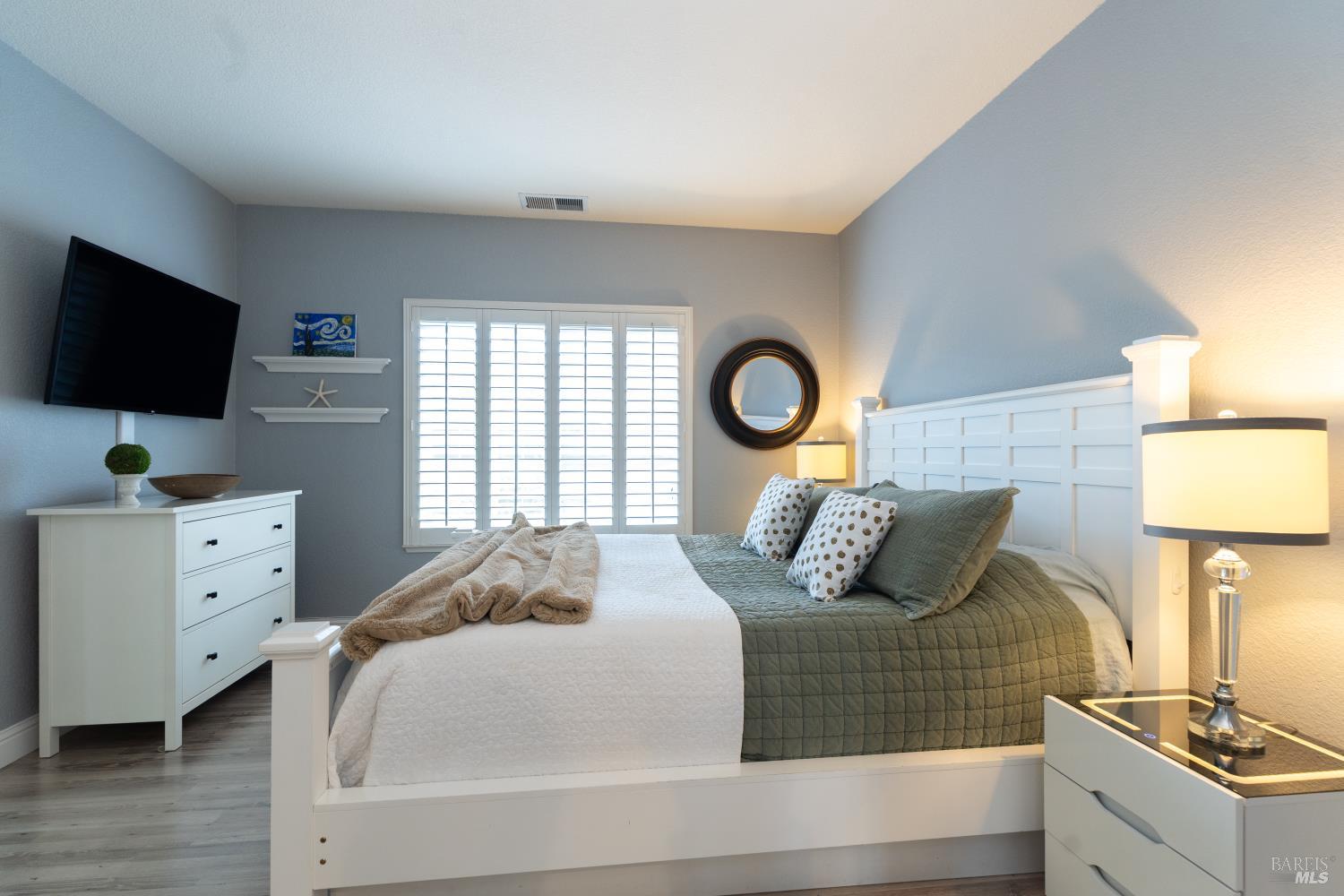 Detail Gallery Image 16 of 35 For 125 Trent Dr, Napa,  CA 94558 - 3 Beds | 2/1 Baths