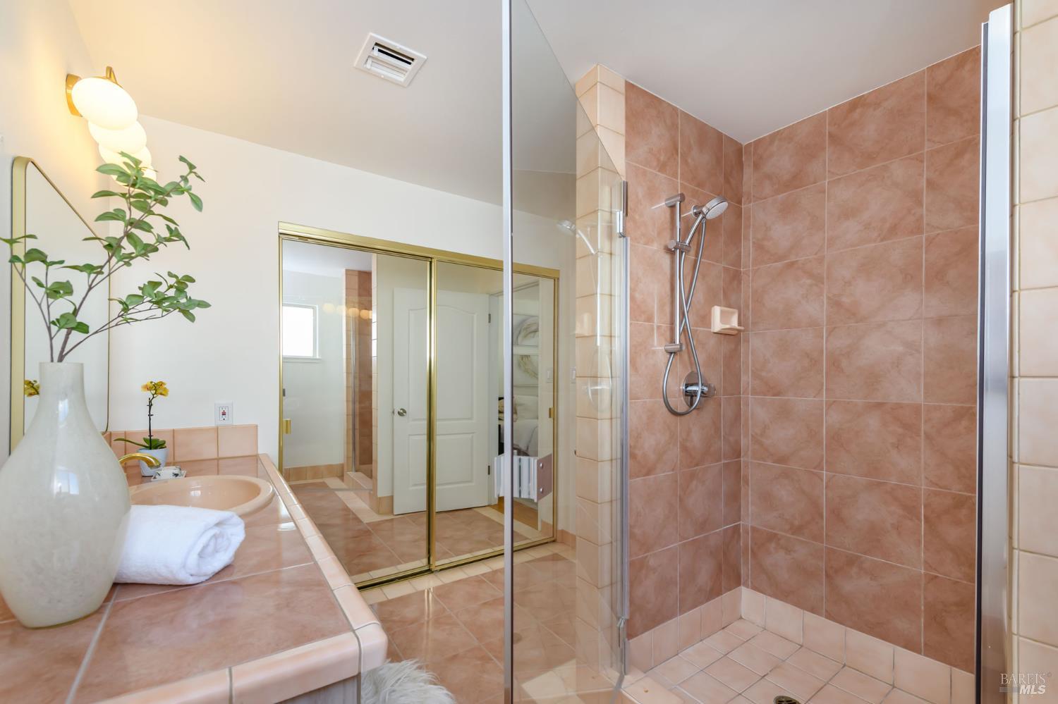 Detail Gallery Image 25 of 31 For 32 Knight Dr, San Rafael,  CA 94901 - 3 Beds | 2 Baths