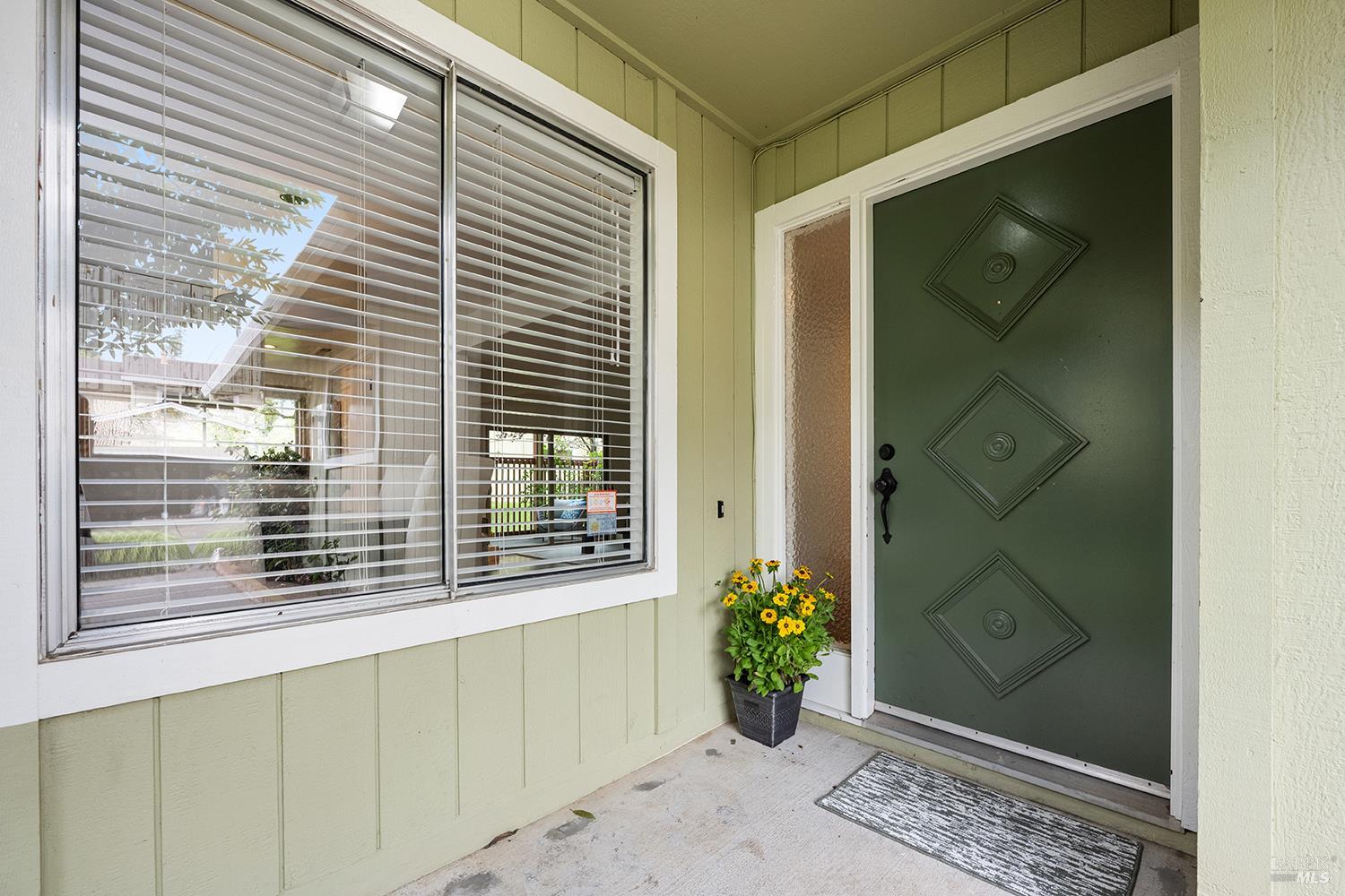 Detail Gallery Image 3 of 31 For 62 Salvatore Dr, Novato,  CA 94949 - 3 Beds | 2/1 Baths