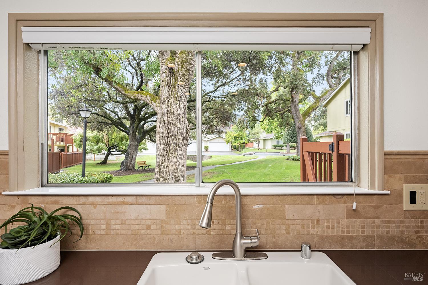 Detail Gallery Image 10 of 31 For 62 Salvatore Dr, Novato,  CA 94949 - 3 Beds | 2/1 Baths