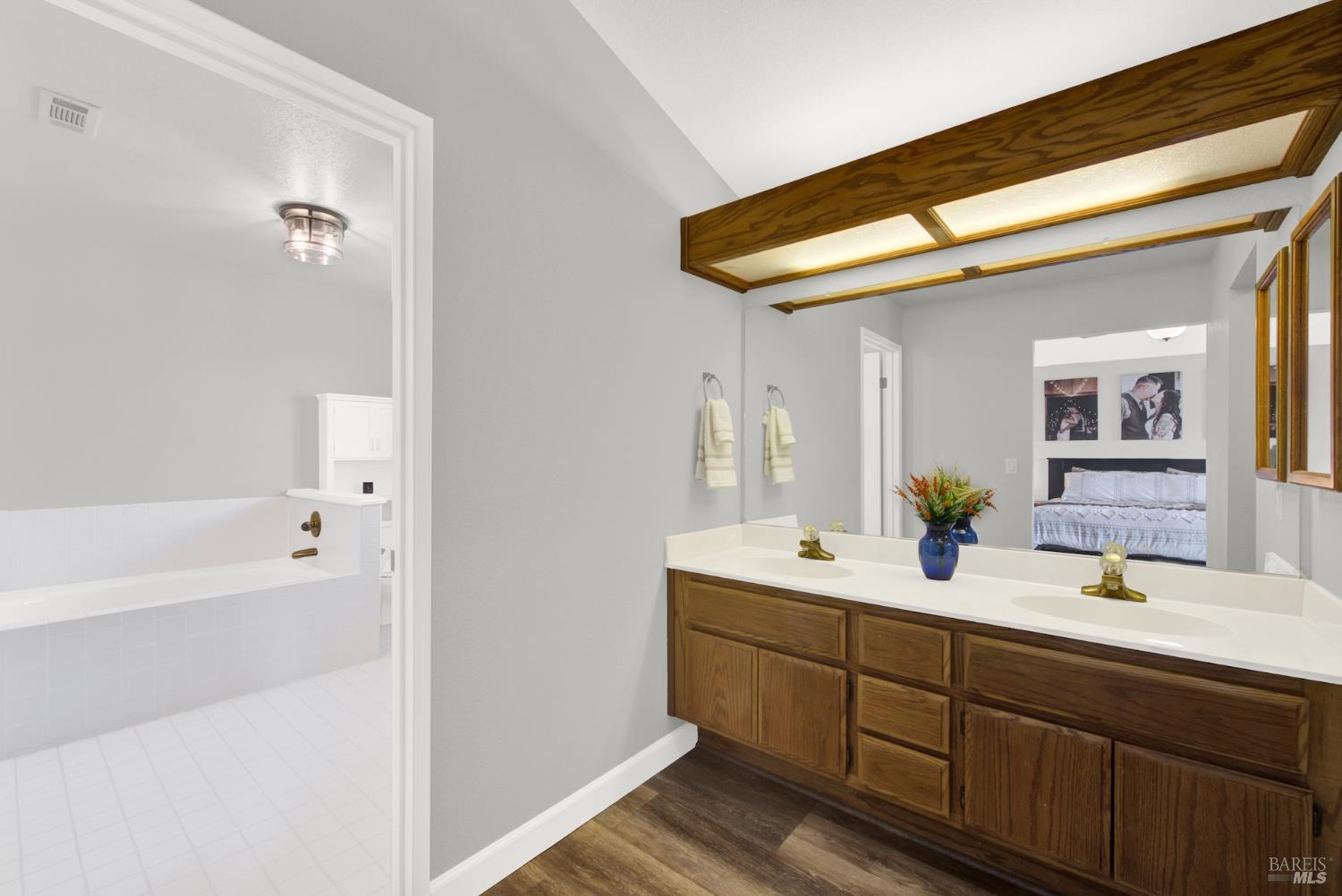 Detail Gallery Image 17 of 41 For 406 Stonecastle Way, Vacaville,  CA 95687 - 4 Beds | 2/1 Baths