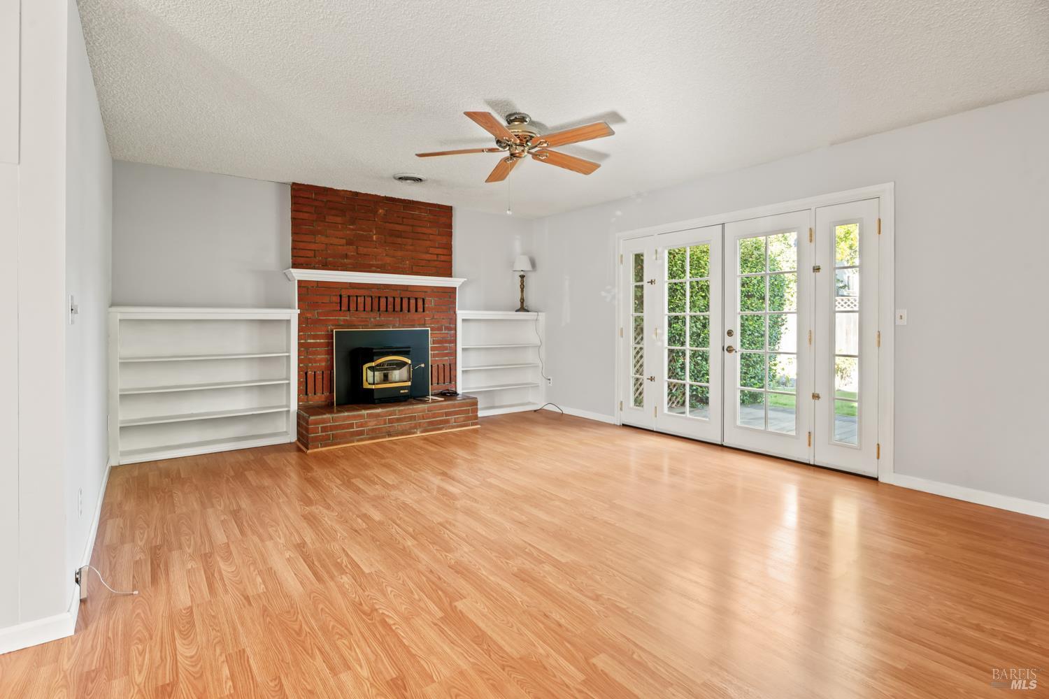 Detail Gallery Image 6 of 16 For 74 Fairview Ct, Ukiah,  CA 95482 - 3 Beds | 2 Baths