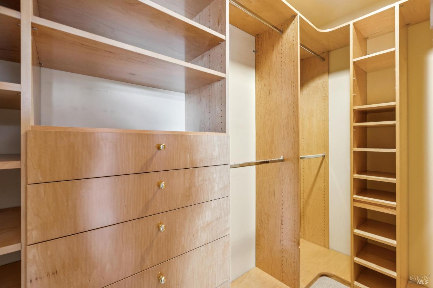 Detail Gallery Image 20 of 68 For 30 De Silva Island Dr, Mill Valley,  CA 94941 - 3 Beds | 2/1 Baths