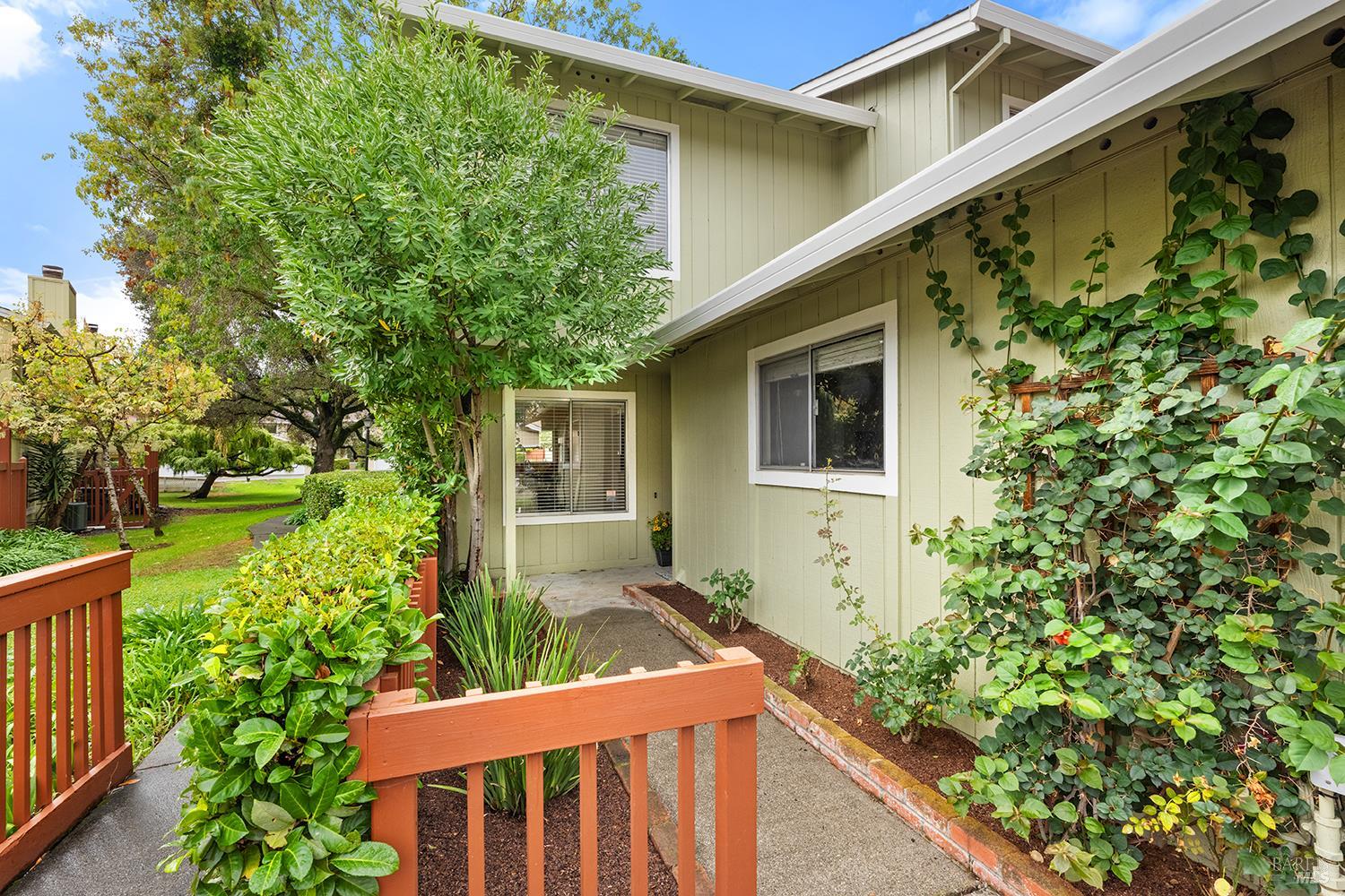 Detail Gallery Image 2 of 31 For 62 Salvatore Dr, Novato,  CA 94949 - 3 Beds | 2/1 Baths