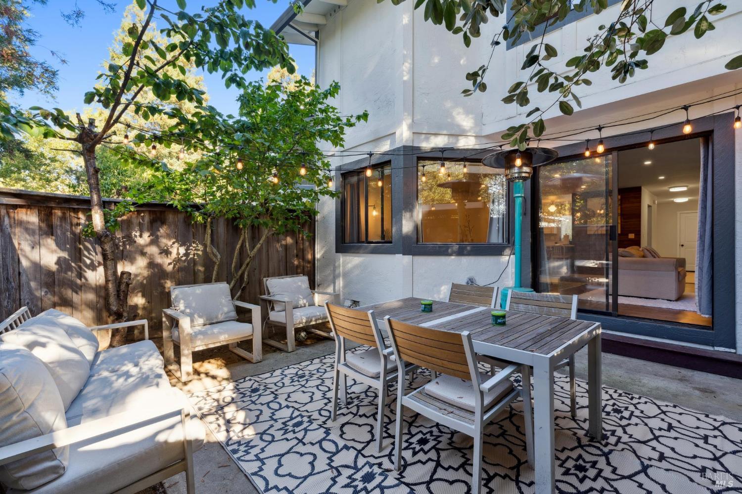 Detail Gallery Image 24 of 28 For 1302 Marylyn Cir, Petaluma,  CA 94954 - 3 Beds | 2/1 Baths