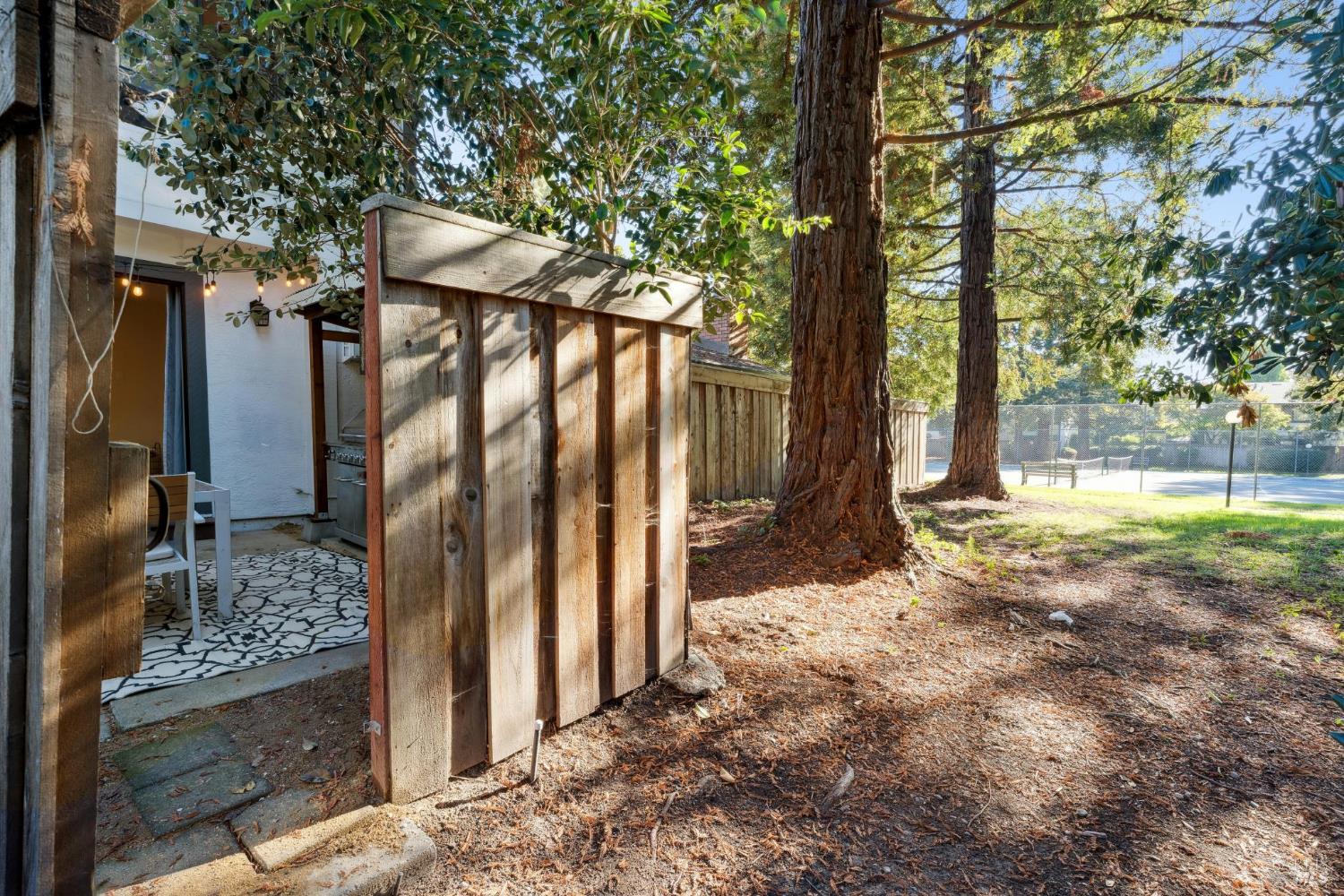 Detail Gallery Image 26 of 28 For 1302 Marylyn Cir, Petaluma,  CA 94954 - 3 Beds | 2/1 Baths