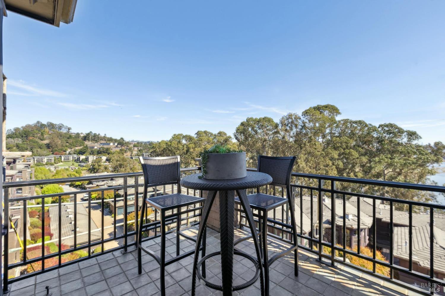 Detail Gallery Image 37 of 68 For 30 De Silva Island Dr, Mill Valley,  CA 94941 - 3 Beds | 2/1 Baths