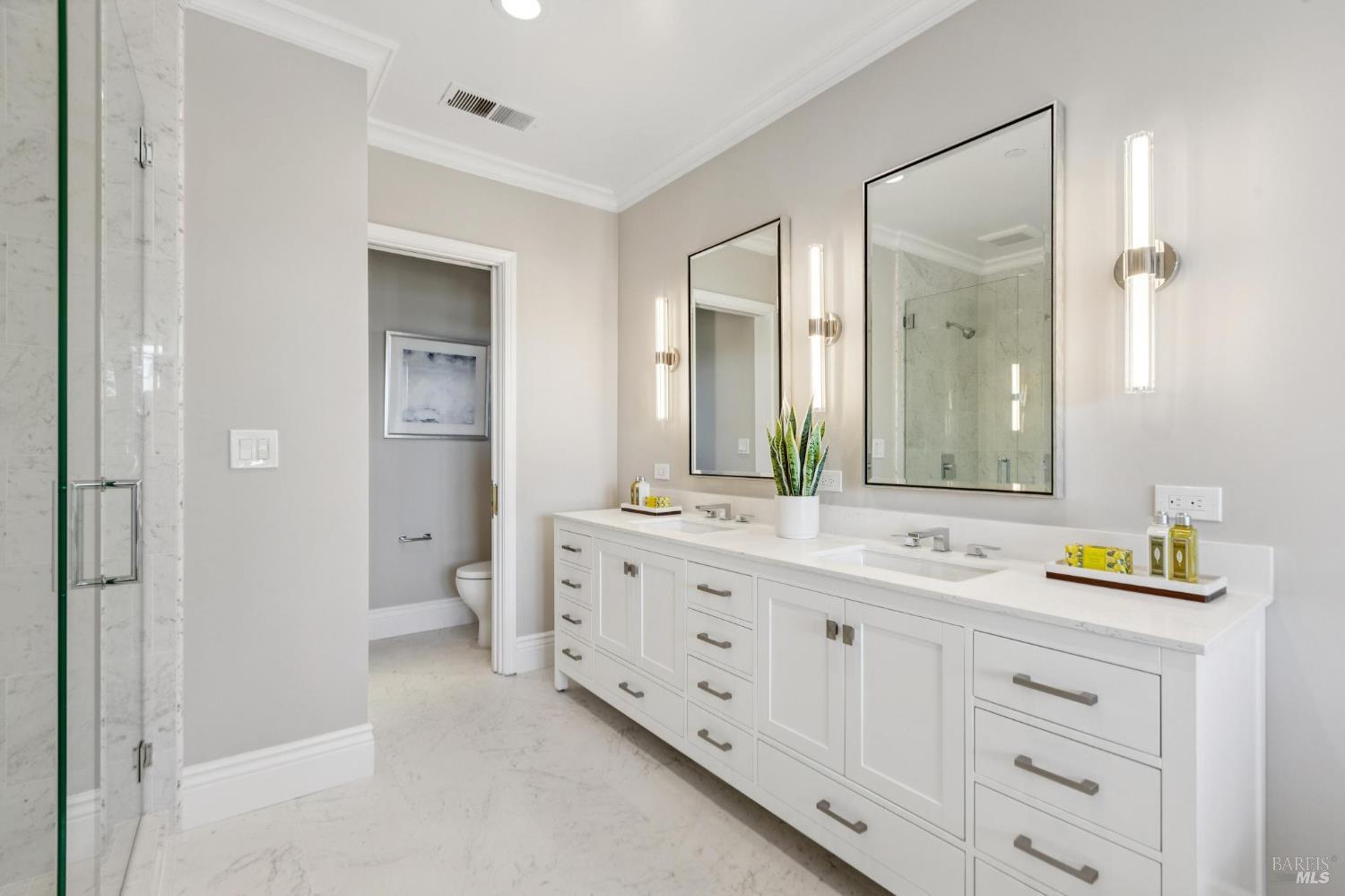 Detail Gallery Image 11 of 68 For 30 De Silva Island Dr, Mill Valley,  CA 94941 - 3 Beds | 2/1 Baths