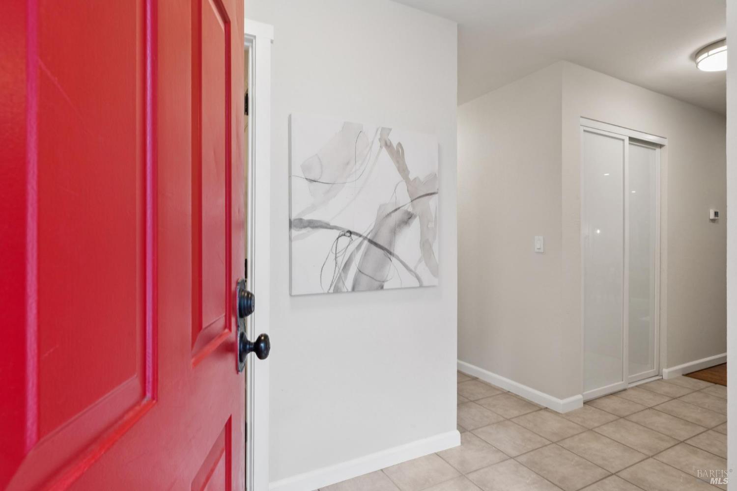 Detail Gallery Image 4 of 28 For 1302 Marylyn Cir, Petaluma,  CA 94954 - 3 Beds | 2/1 Baths