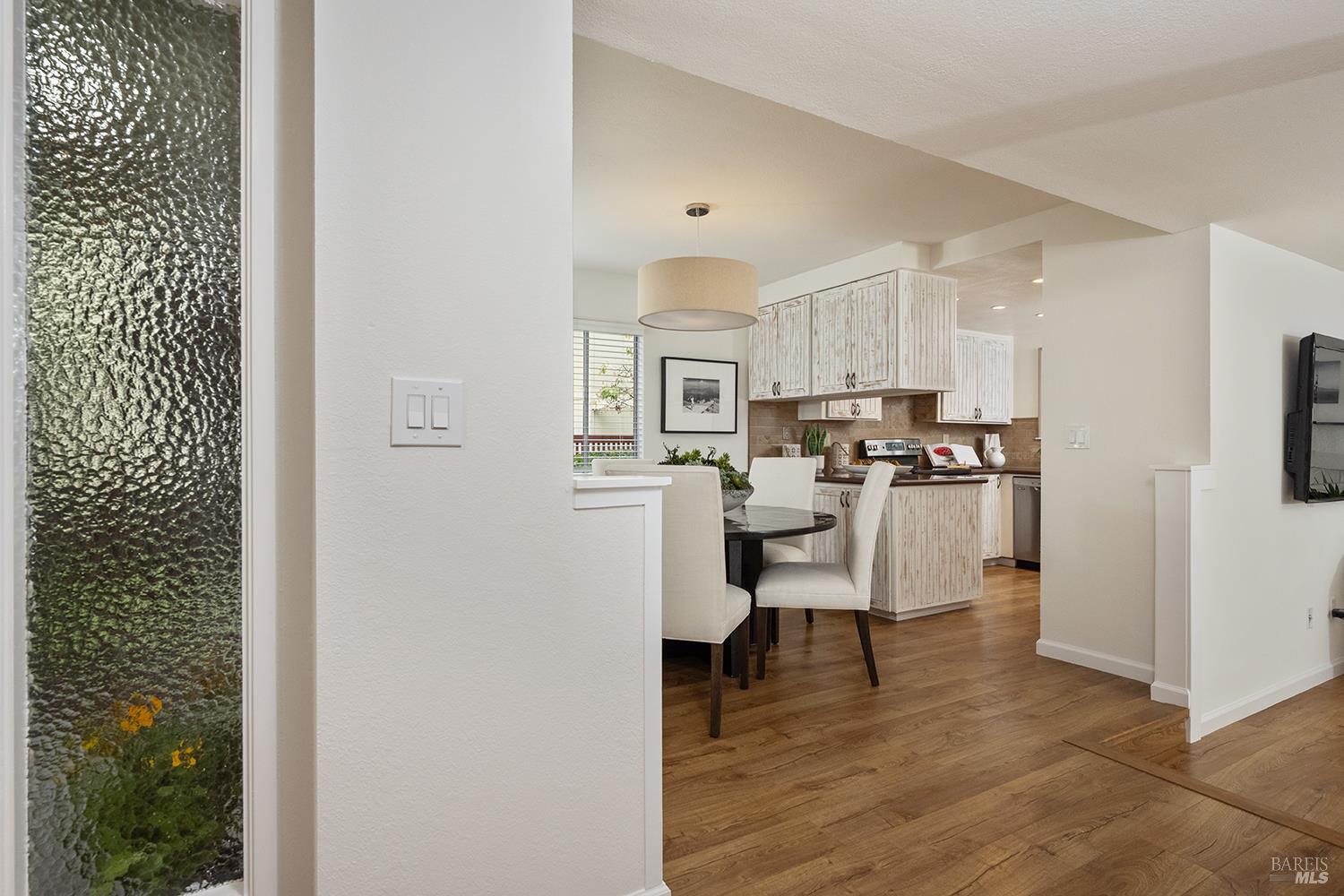 Detail Gallery Image 6 of 31 For 62 Salvatore Dr, Novato,  CA 94949 - 3 Beds | 2/1 Baths