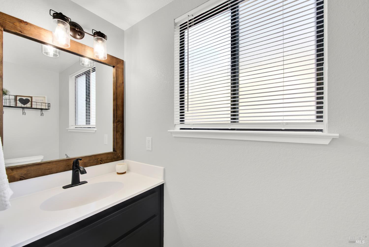 Detail Gallery Image 30 of 41 For 406 Stonecastle Way, Vacaville,  CA 95687 - 4 Beds | 2/1 Baths