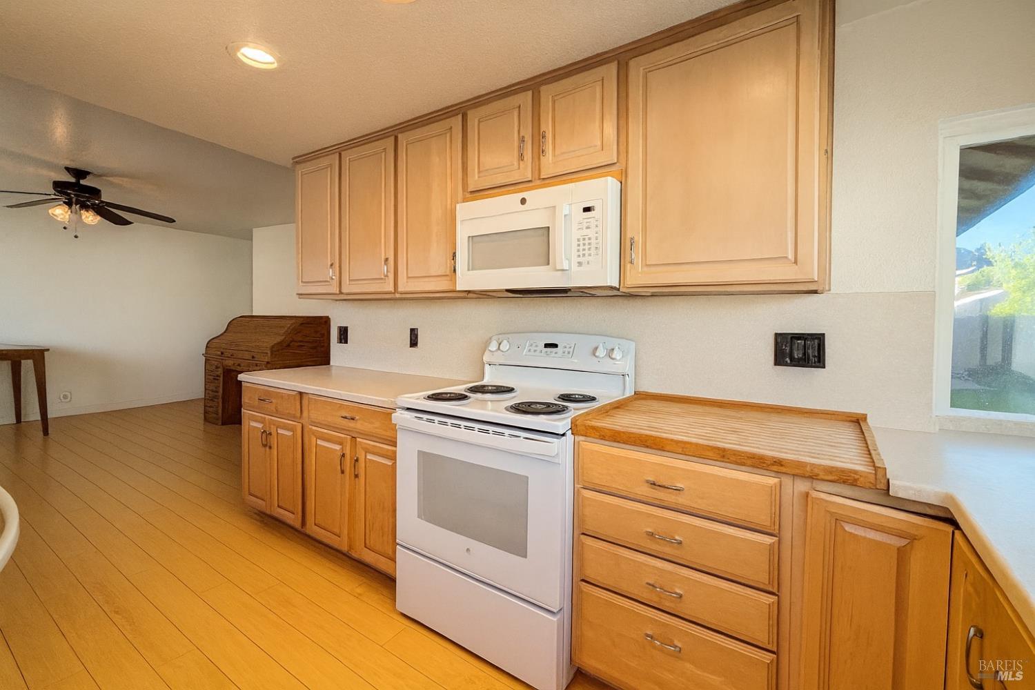 Detail Gallery Image 3 of 21 For 2859 Elmhurst Cir, Fairfield,  CA 94533 - 4 Beds | 2 Baths